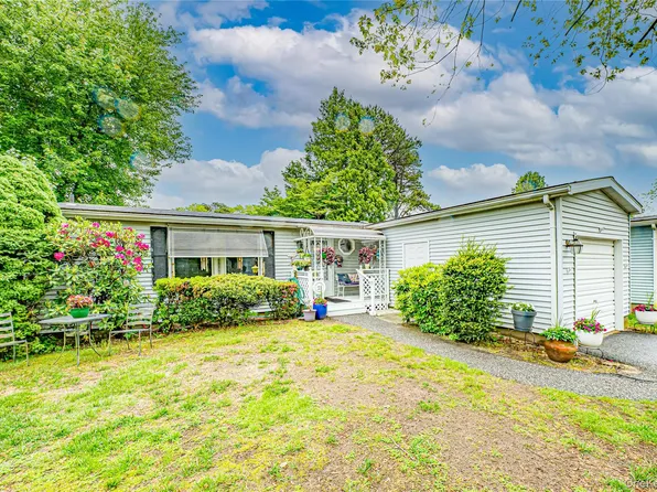 21 Limetree Drive, Manorville, NY 11949