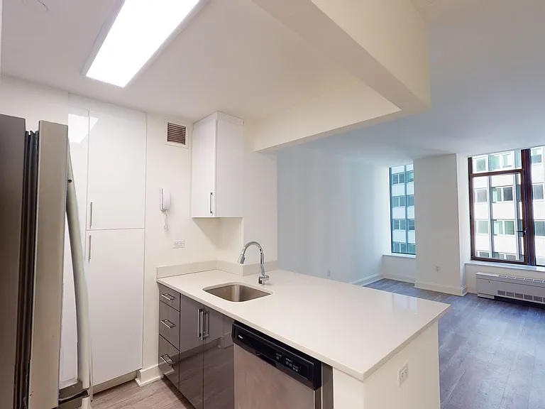 10 Hanover Square — Photo 68