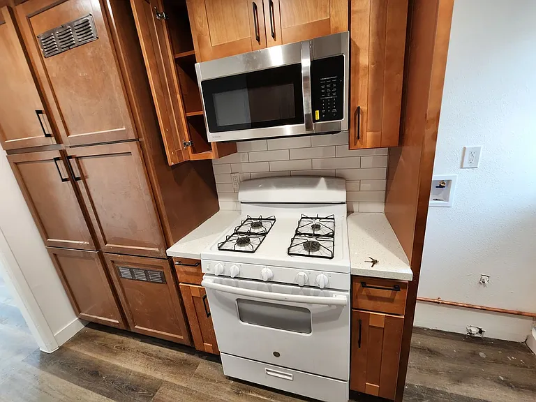 8620 Lampson Ave — Photo 2