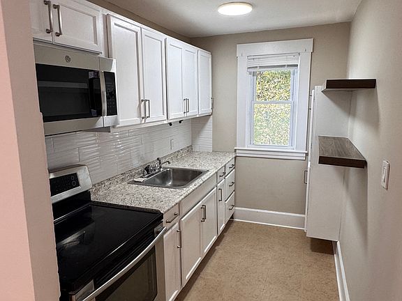 5th image of 133 Baker St APT 3