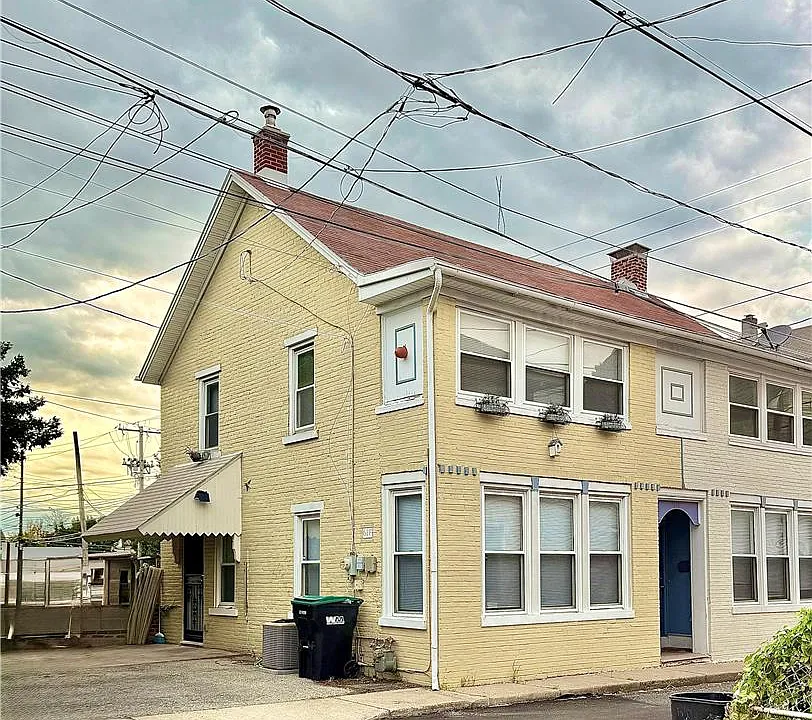 617 School St