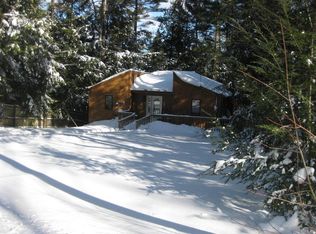 28 Iroquois Ave, Hubbardston, MA 01452