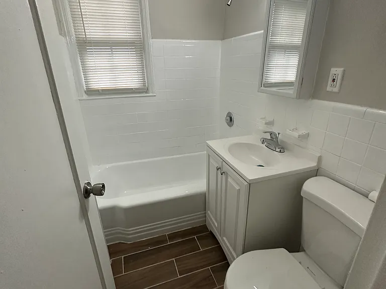 500-502 Alma Ter #1B — Photo 6