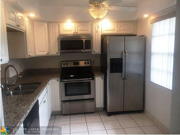 3rd image of 425 SE 11th Ter APT 106