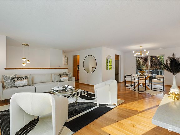 3rd image of 19212 32nd Avenue NE