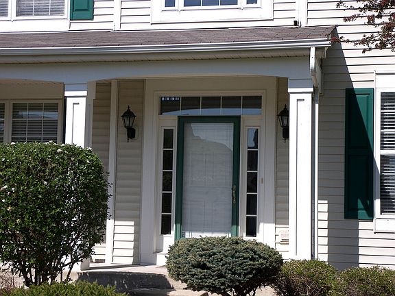 3rd image of 21 W Ellington Ct