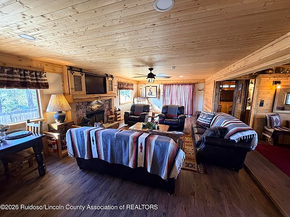 4th image of 142 N Oak Dr