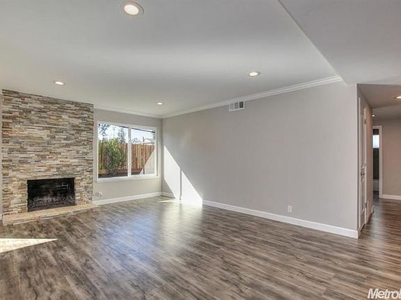 4th image of 4751 Selkirk Way