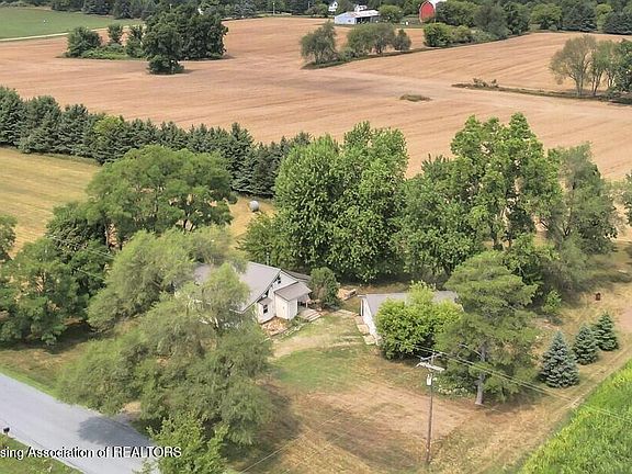 5th image of 1189 E Maple Rapids Rd