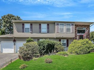 28 Eason Dr, Ridge, NY 11961