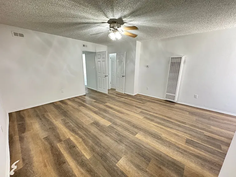 6736 Cleon Ave — Photo 8