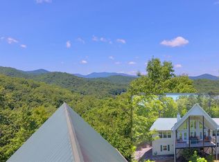 1172 Sapphire Ln, Franklin, NC 28734