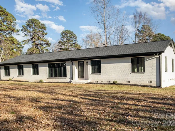 3700 Pinecrest Dr, Gastonia, NC 28056