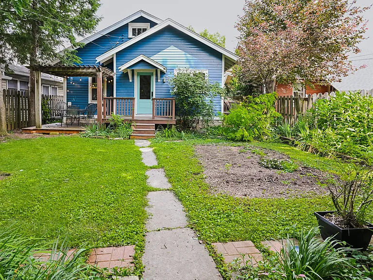 1403 S Walnut St — Photo 70