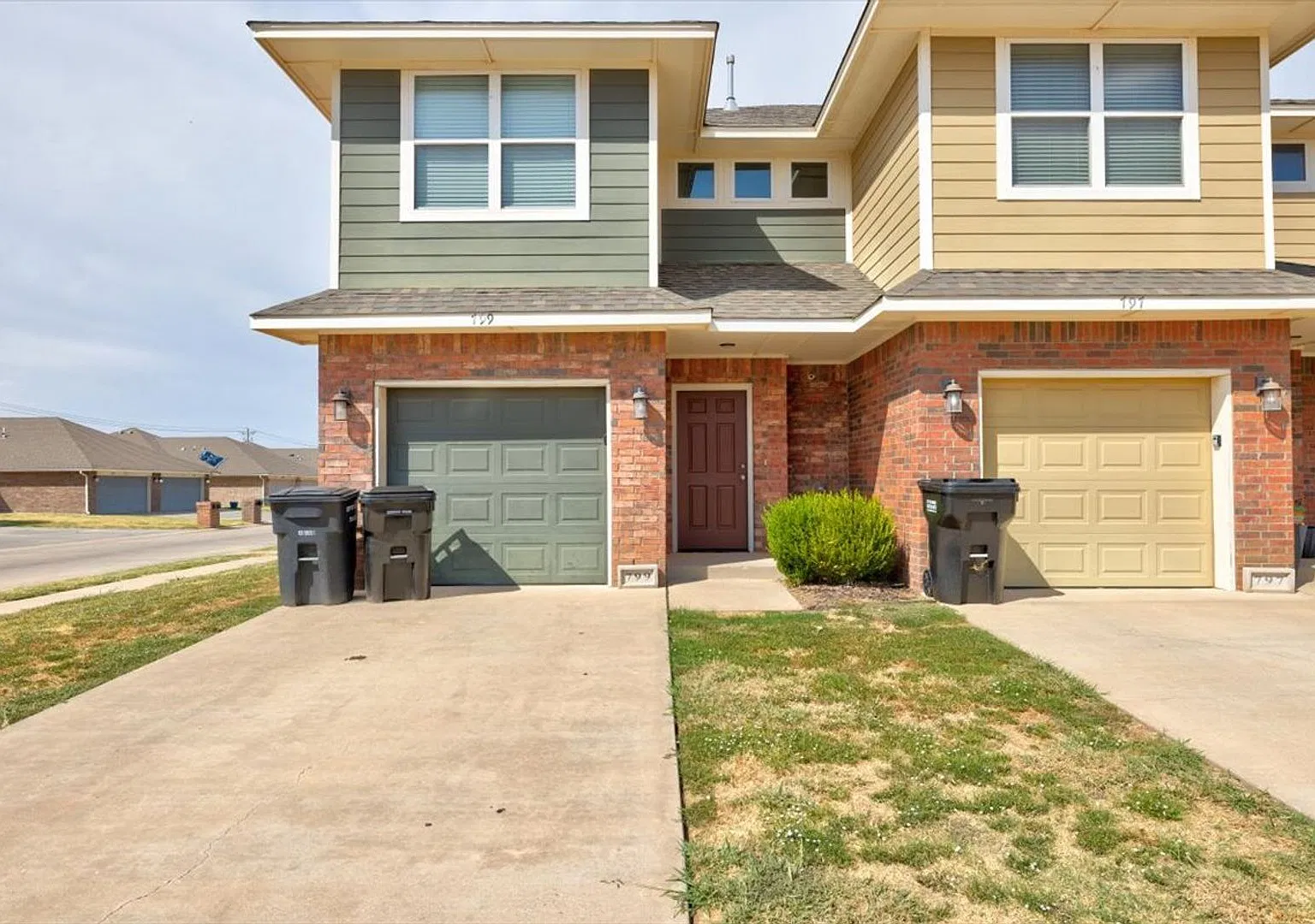 Storm Shelter Included 3 Bed 2 Bath 1 Car Garage Townhome in Moore — Photo 2