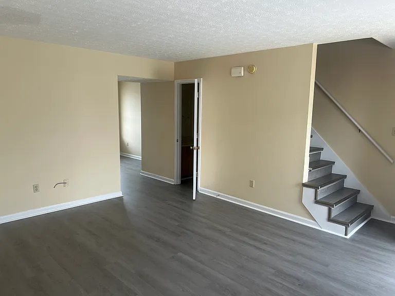3260 Spring Hollow Ave #12 — Photo 4