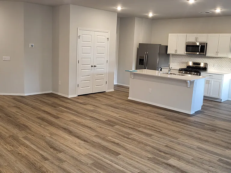 2215 W 31st Pl — Photo 5