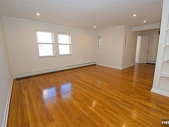 3rd image of 8 Leary Ln APT 4