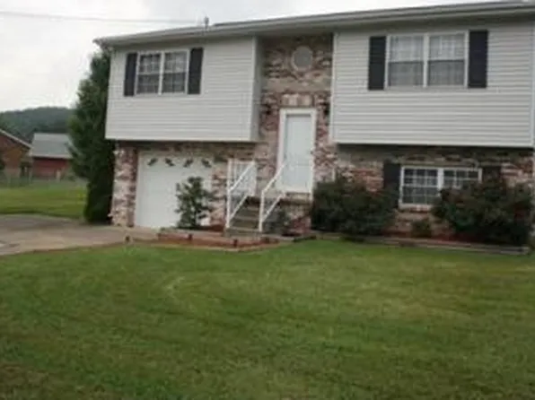 201 Marble Dr, Eleanor, WV 25070