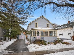 152 Victoria St, Fredericton, NB E3B 1W1