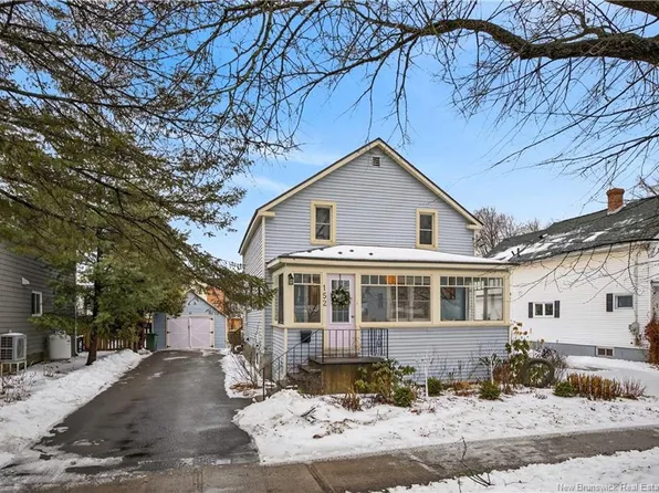 152 Victoria St, Fredericton, NB E3B 1W1