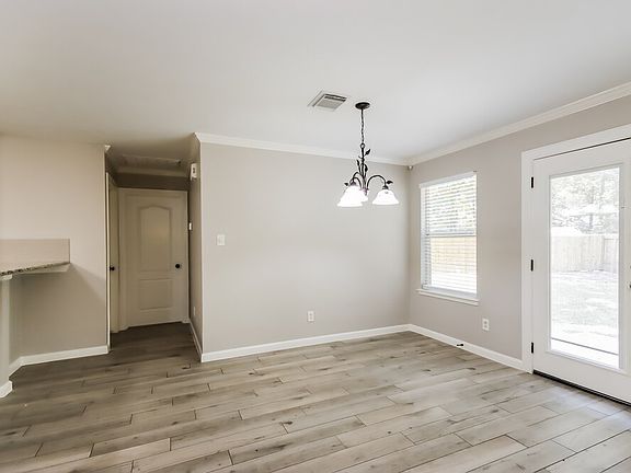 5th image of 18390 Hollow Oaks Cir