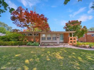 9322 Idaho St, Livonia, MI 48150
