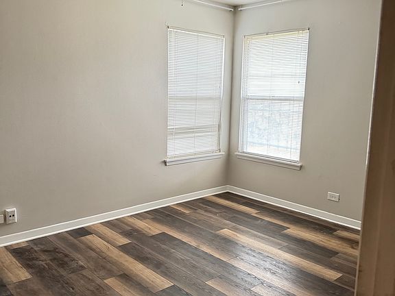4th image of 4842 Newcome Dr