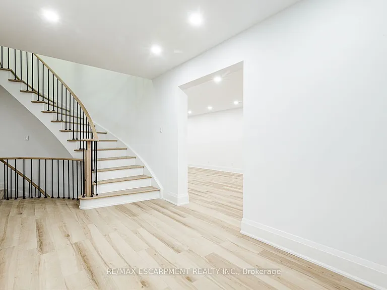 2104 Mississauga Rd — Photo 3