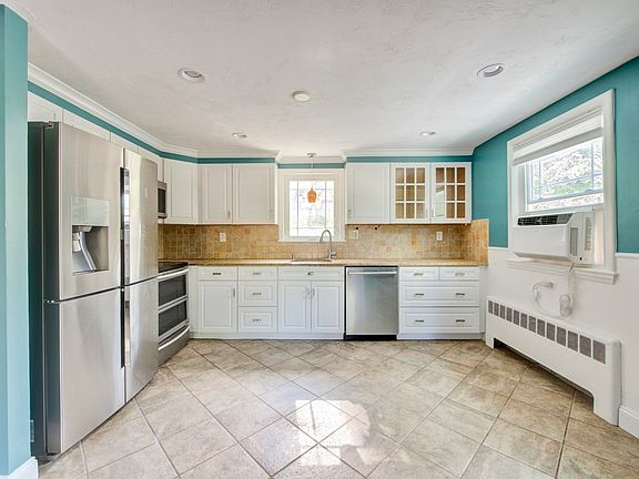 3rd image of 13 Winslow Rd