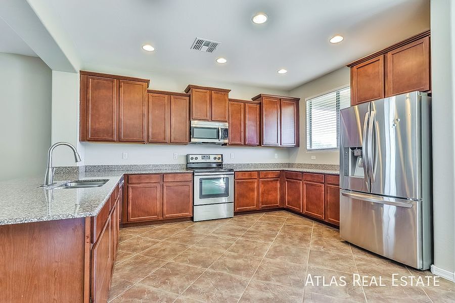 1st image of 1053 W Stephanie Ln