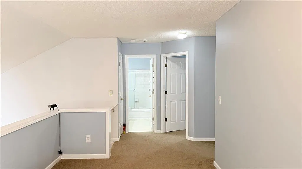 3 bed, 2.5 bath, 2115 sqft, $2,200 — Photo 4