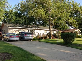 150 Arrowhead Trl, Carol Stream, IL 60188