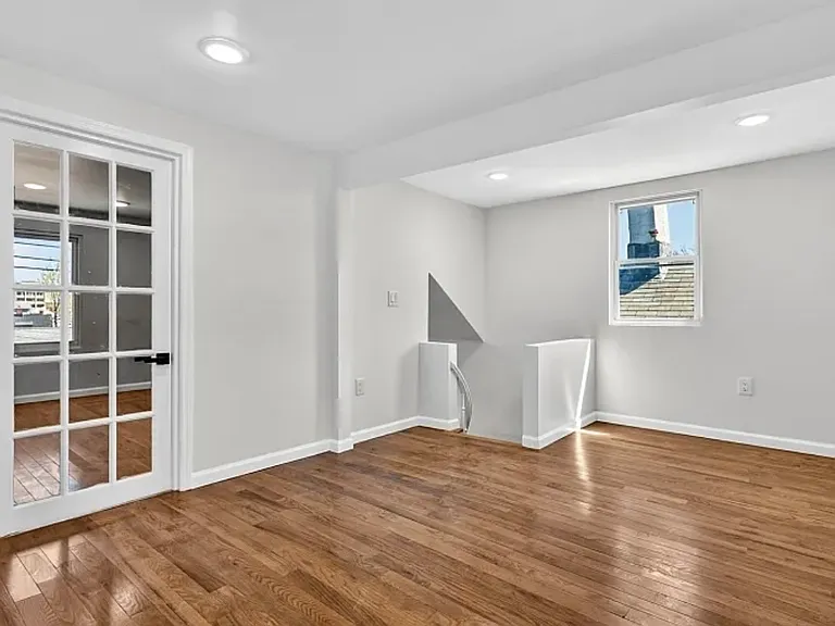 562 Tremont Ave — Photo 5