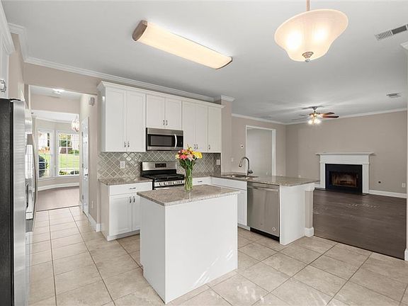 3rd image of 4030 Annandale Main NW