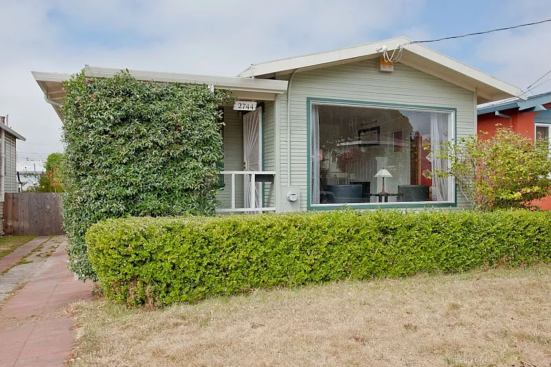 2744 Mathews St photo 1