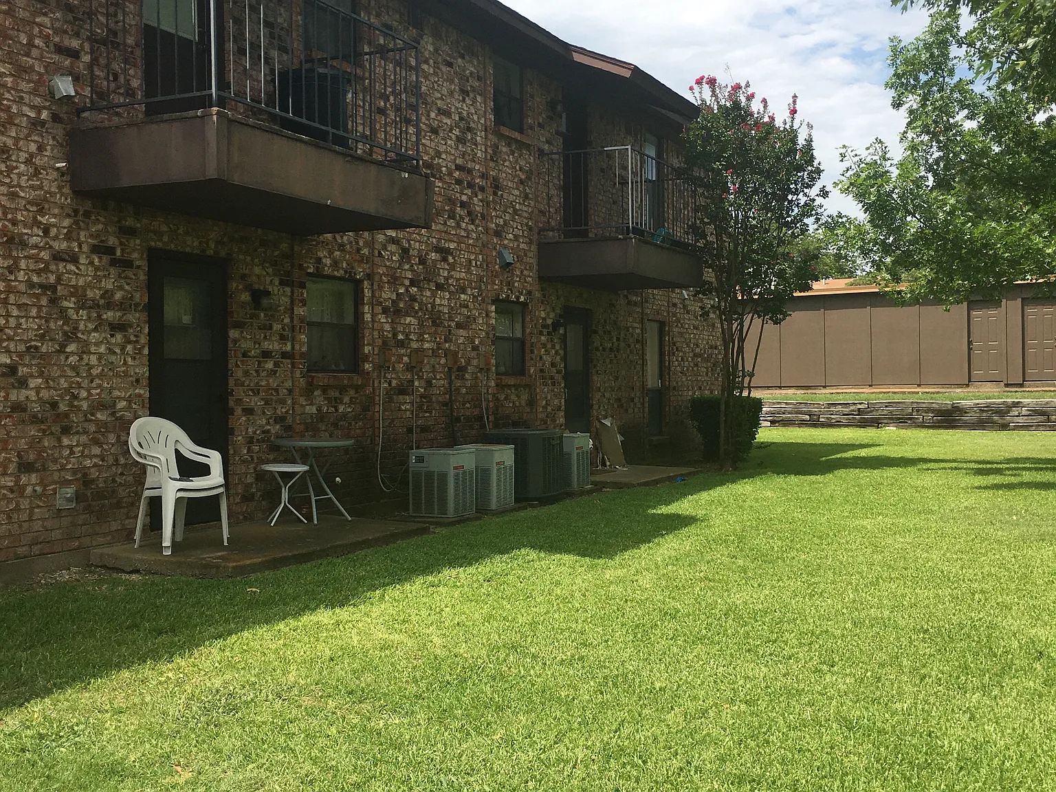 2 bed, 1000 sqft, $1,180 — Photo 3