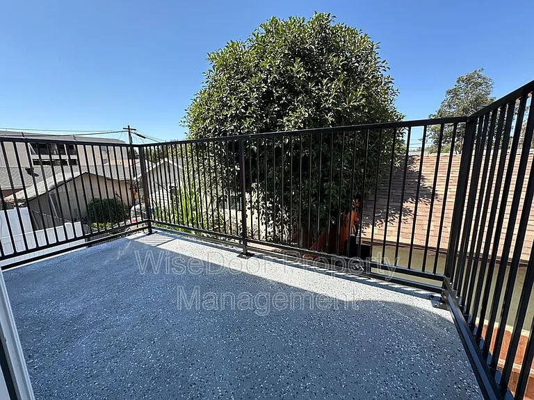 810 S Flower St #2 — Photo 7