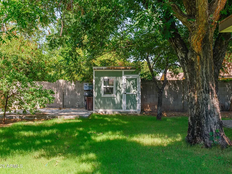 121 W Orchid Ln — Photo 35