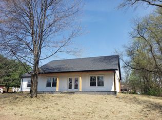 28 Sullenbergers Ln, Mill Hall, PA 17751