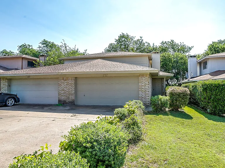 127 Allencrest Dr — Photo 2