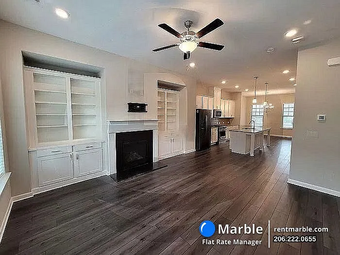 2565 Morehead St — Photo 2