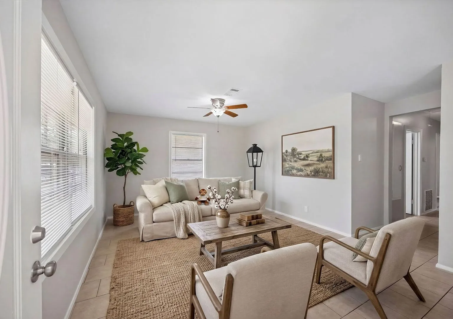 Move-in Ready Home in Southbelt/Ellington for Lease! — Photo 1