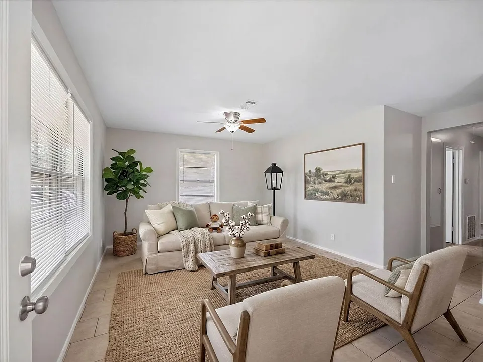 10214 Torrington Ln