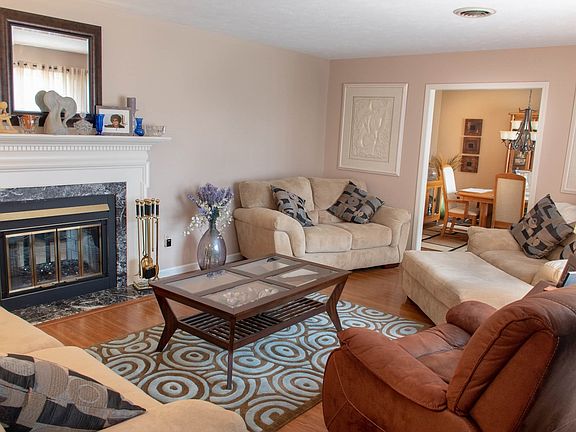 4th image of 51455 Simmons Dr