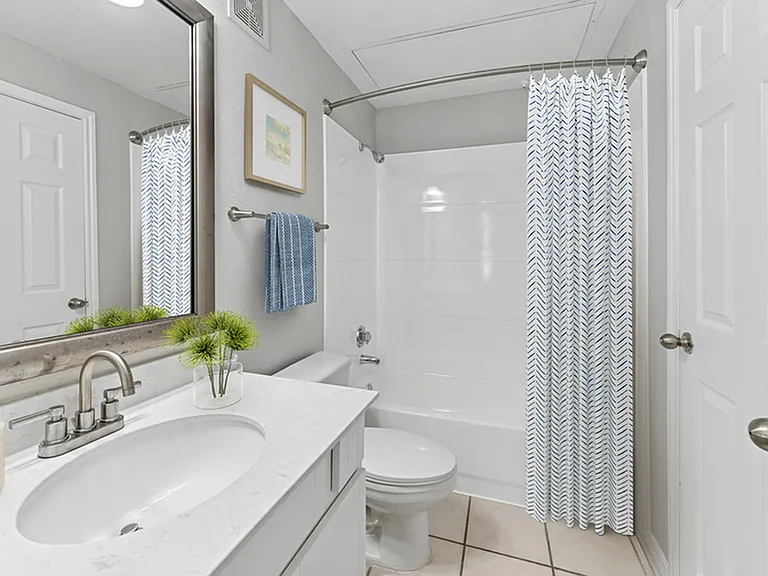 2x2 1095 sqft B2U - Unit 4305 Primary Bath 2x2 1095 sqft B2U - Unit 4305 Primary Bath