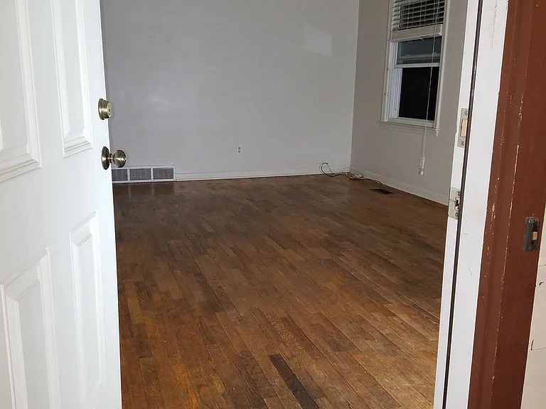 515 N Hagadorn Rd — Photo 4
