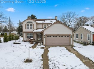 833 Huntclub Blvd, Auburn Hills, MI 48326