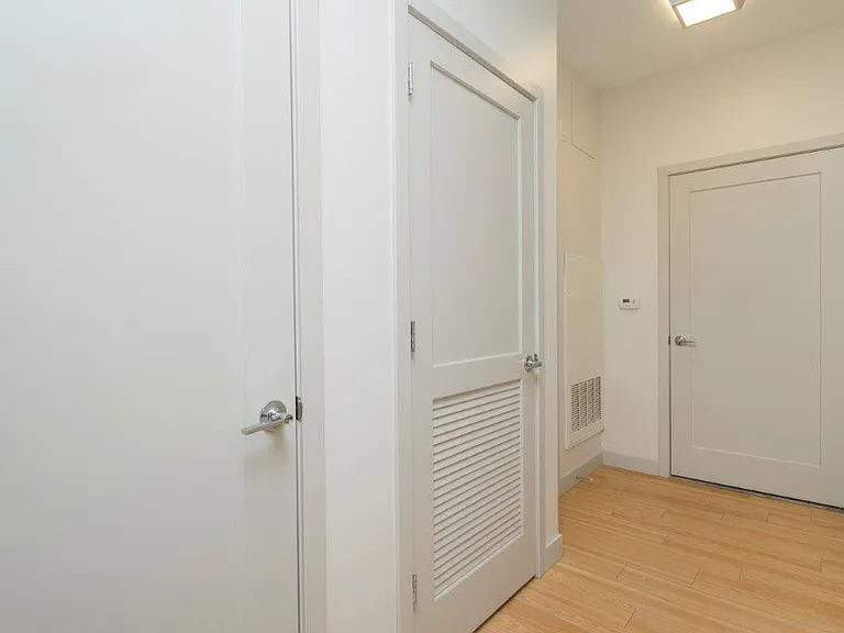 West Square Apartments — Photo 32