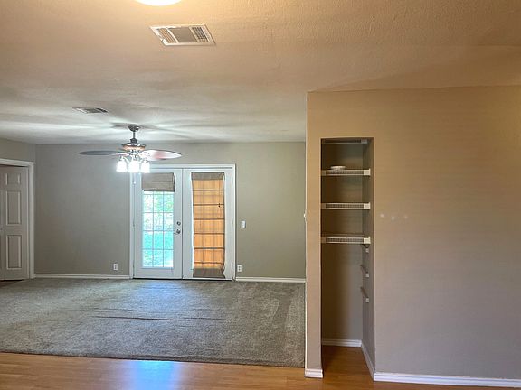 3rd image of 705 SW Southridge Dr